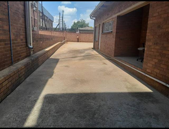 BUSINESS FOR SALE IN NIGEL CENTRAL